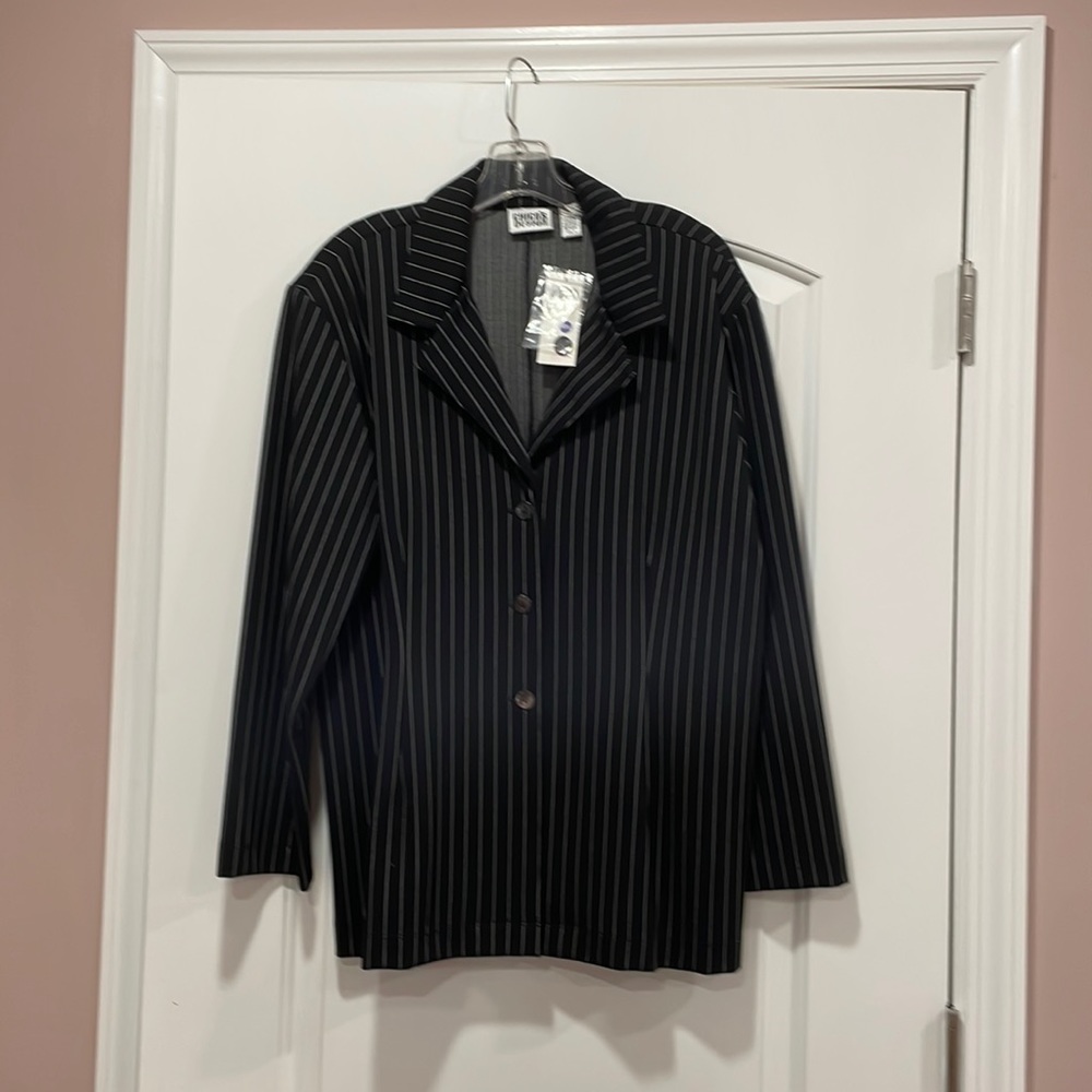 New Chico’s beautiful black & tan pin strip suite size 3 jacket  pants 2 short